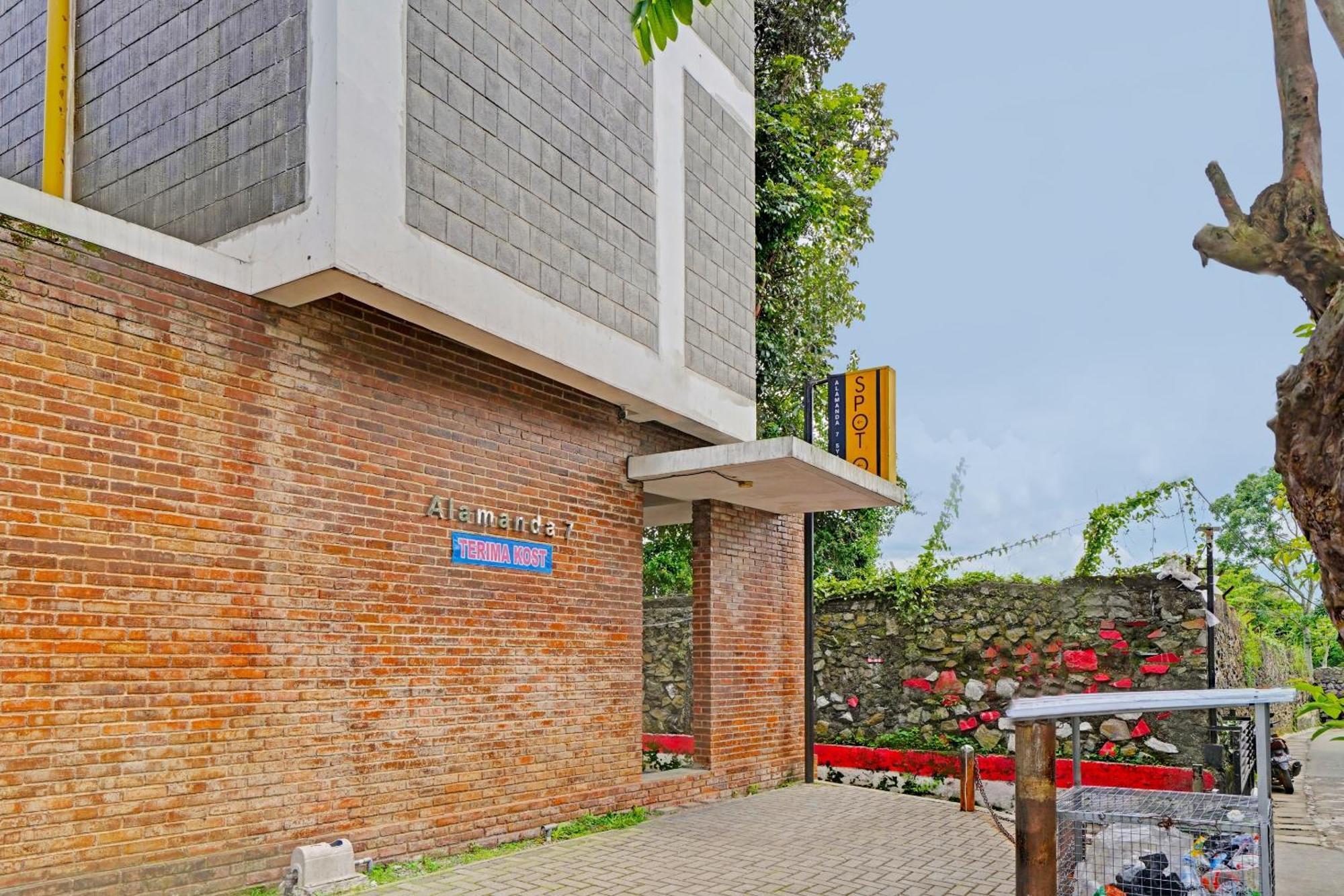 Super Oyo 2190 Alamanda 7 Syariah Bandung Extérieur photo